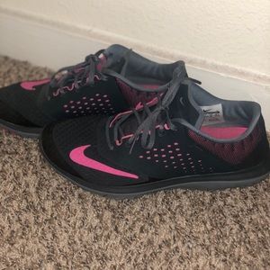 Gray and pink nike tennis shoes